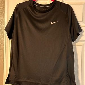 Women’s Nike top
